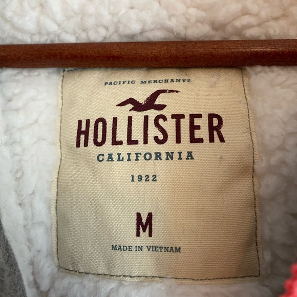 Hollister California hot pink hooded Sherpa lined puffer vest size medium. - Picture 3 of 10